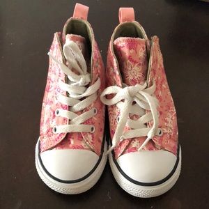 Barely used girls converse!